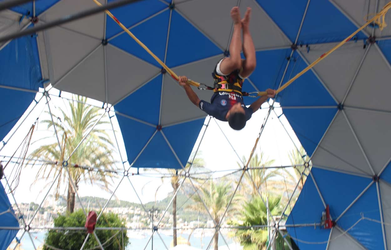 atracción trampolín de salto