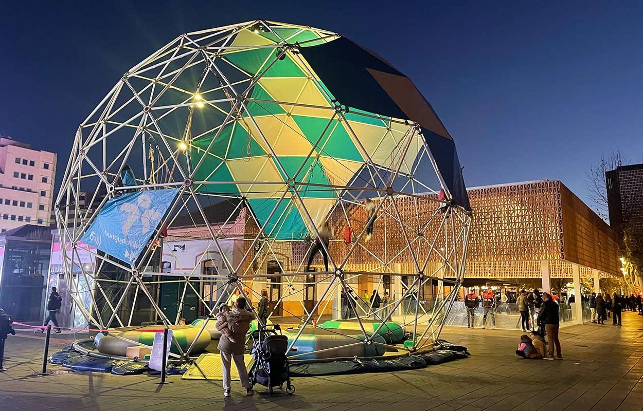 geodesic children attraction bubbleparc